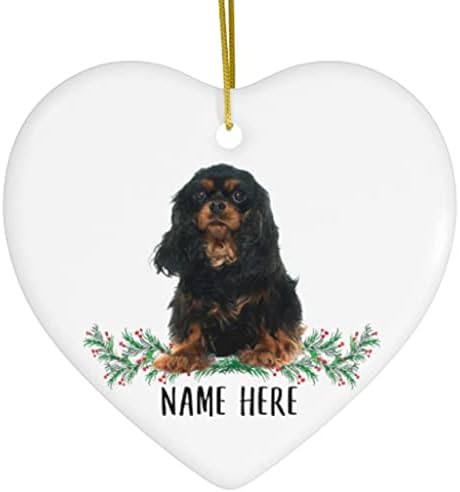 Cavalier engraçado Rei Charles Spaniel Black tan Nome personalizado Presente para cachorro Mom dons 2023 Cerâmica de coração da árvore de Natal